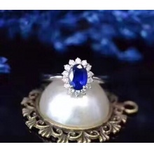 天然蓝宝石戒指，经典戴妃款，肉眼全净，火彩漂亮 925银精工镶嵌