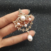 天然珍珠胸针 韩版时尚名媛气质 花胸花 工艺精致 新款 圣诞礼物